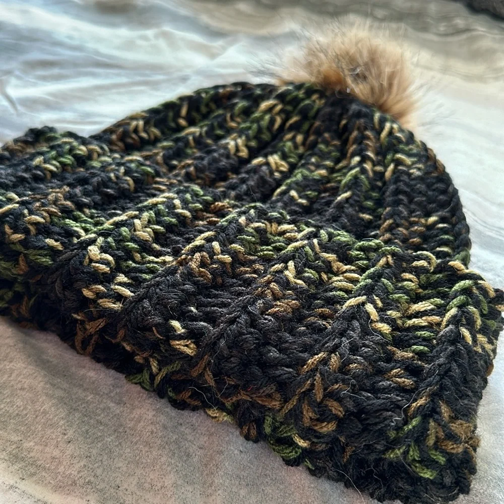Chunky Ribbed Crocheted Beanie with Faux Fur Pom Pom Adult black & camouflage